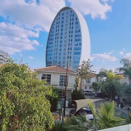 Feriehus Downtown Retreat Limassol